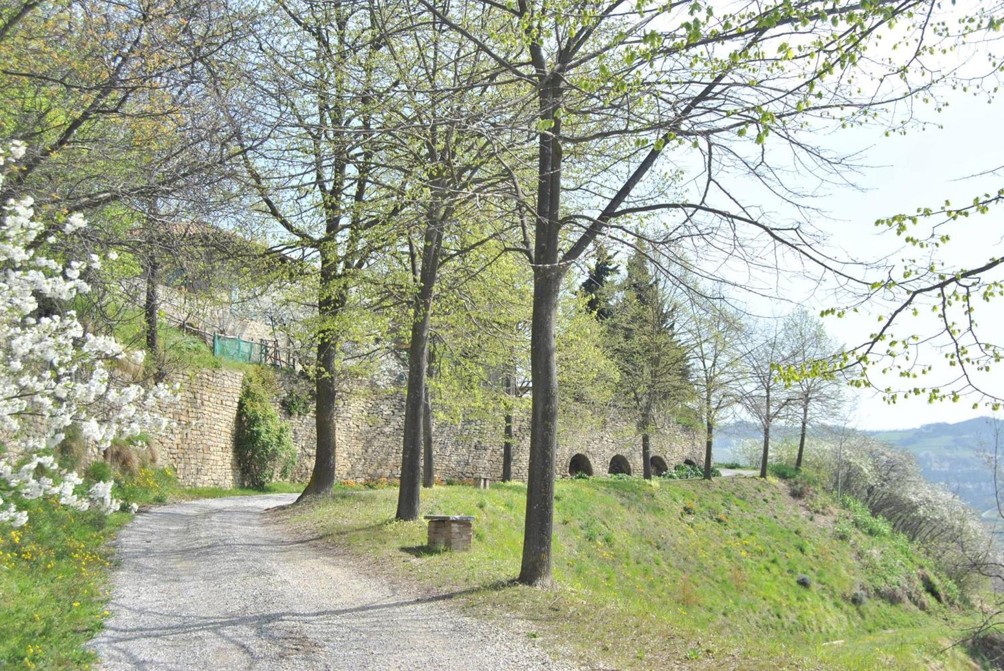 Agriturismo La Rovere Cossano Belbo Bagian luar foto